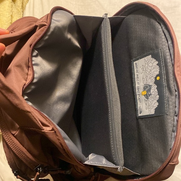 THE NORTH FACE HIKING LAPTOP WEATHERPROOF BACKPACK - Picture 4 of 6